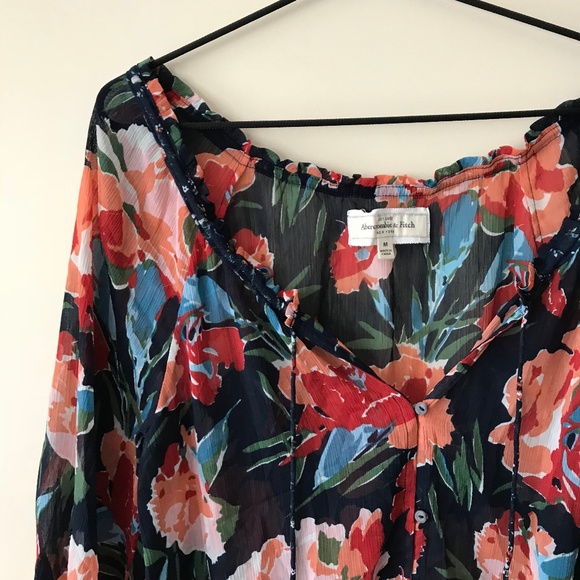 Abercrombie & Fitch floral blouse - Picture 4 of 6